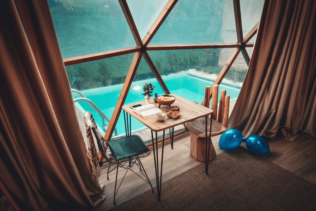 apa itu staycation